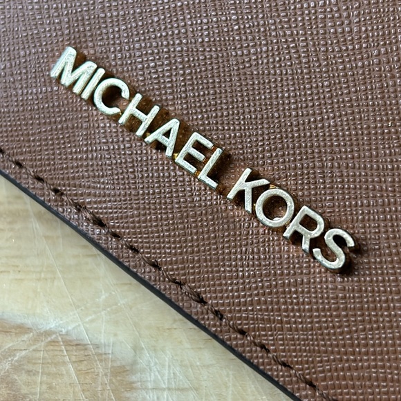 🖤NWOT💕MK snap closure tan leather wallet - Picture 4 of 16